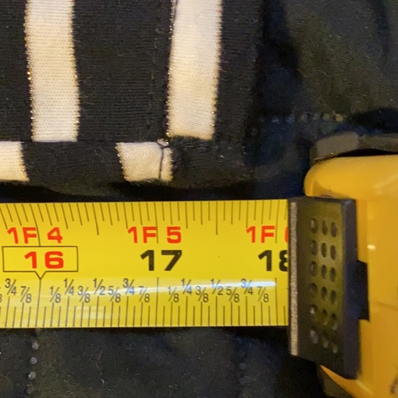 Shirt black and white, white stag Mark, size small 4 to 6 - Picture 5 of 13